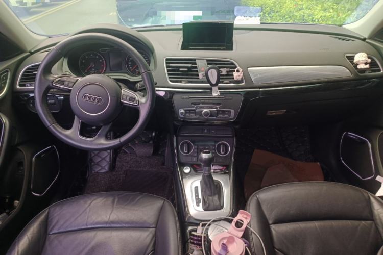 Used Audi Q3 2018 30th Anniversary Edition 30 TFSI Style Model Center Console