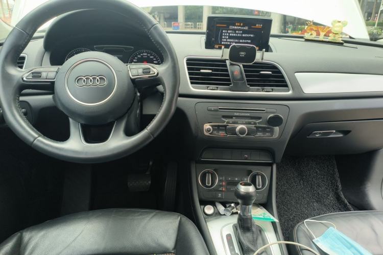 Used Audi Q3 2018 30th Anniversary Edition 30 TFSI Fashion Model Center Console