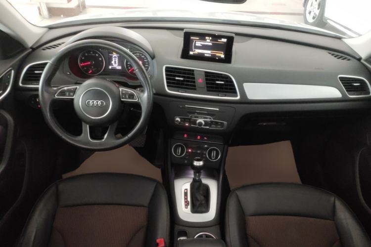 Used Audi Q3 2018 30th Anniversary Edition 30 TFSI Fashion Model Center Console