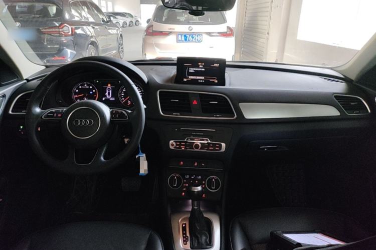 Used Audi Q3 2018 30th Anniversary Edition 35 TFSI Fashion Model Center Console