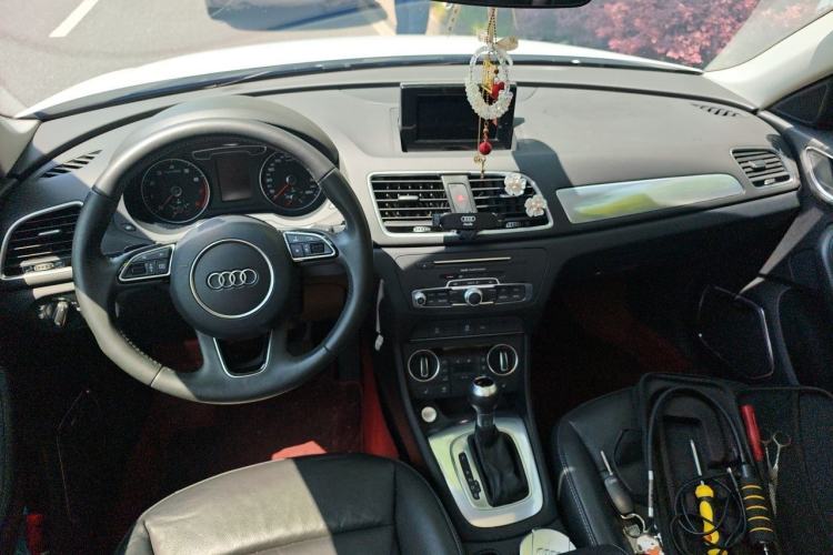 Used Audi Q3 2018 30th Anniversary Edition 30 TFSI Style Model Center Console