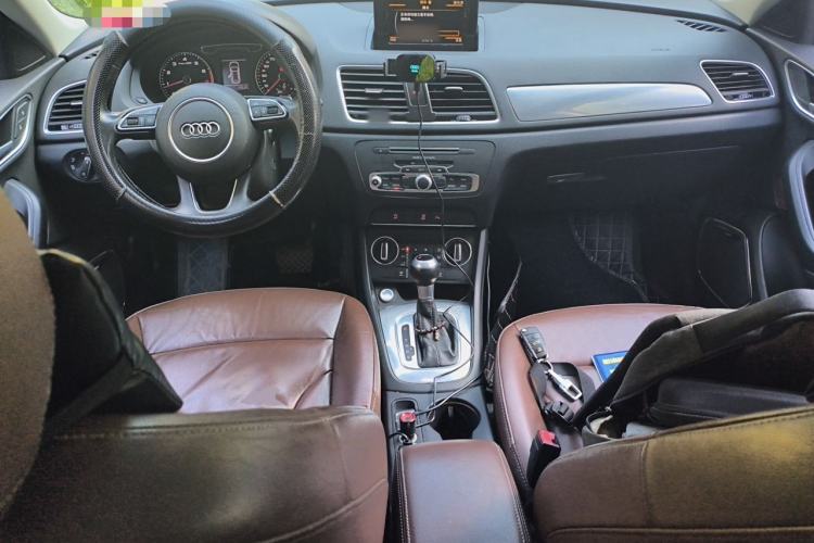 Used Audi Q3 2018 30th Anniversary Edition 30 TFSI Style Model Center Console