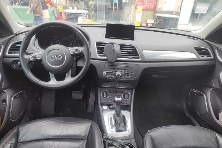 Used Audi Q3 2018 30th Anniversary Edition 30 TFSI Style Model Center Console
