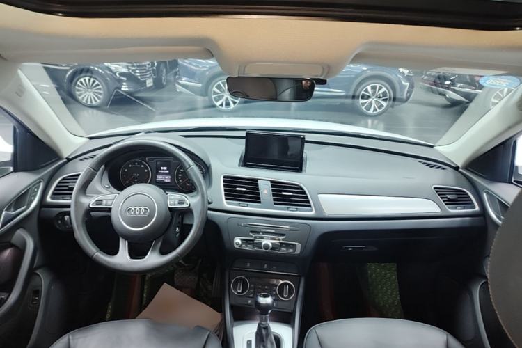 Used Audi Q3 2018 35 TFSI Fashion Edition Collector's Model Center Console