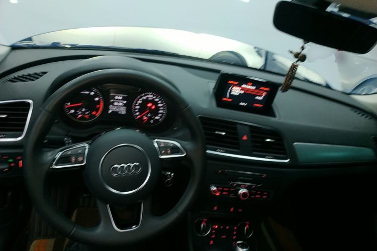 Used Audi Q3 2018 30th Anniversary Edition 30 TFSI Fashion Model Center Console