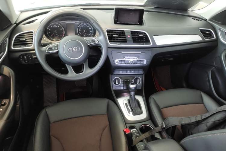 Used Audi Q3 2018 30th Anniversary Edition 30 TFSI Fashion Model Center Console