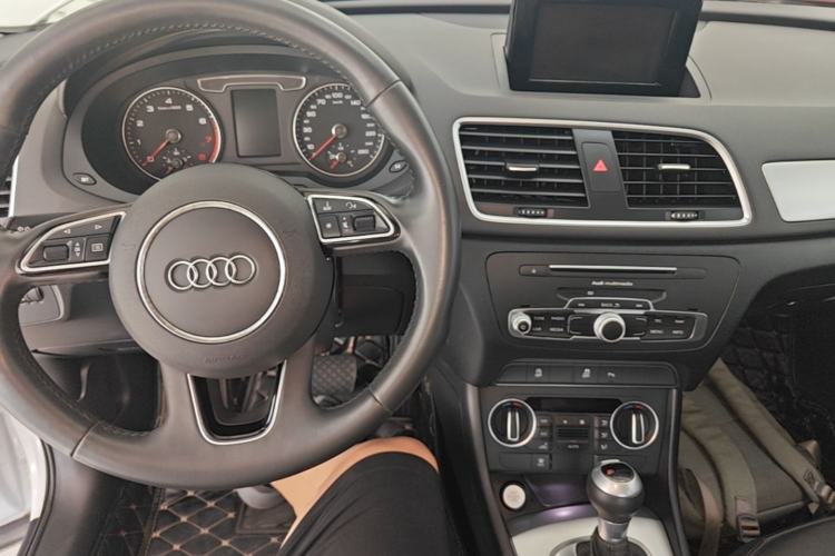 Used Audi Q3 2018 30th Anniversary Edition 35 TFSI Fashion Model Center Console
