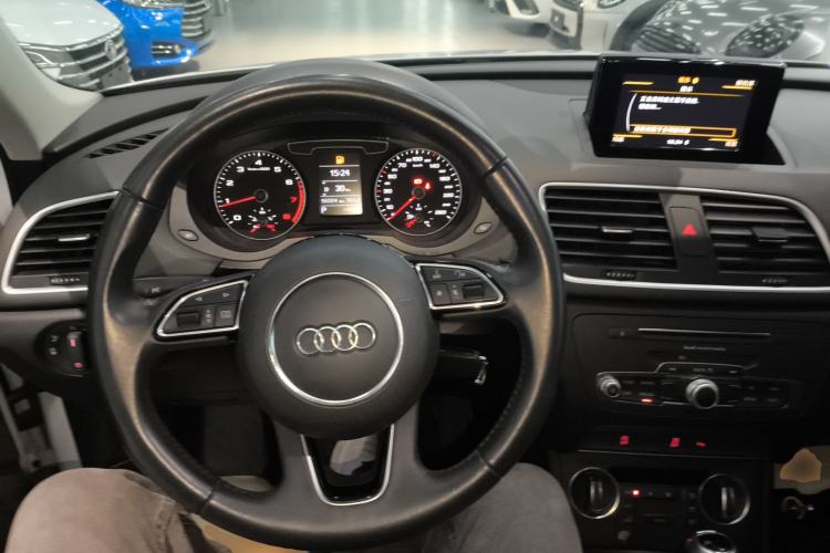 Used Audi Q3 2018 30th Anniversary Edition 30 TFSI Fashion Model Center Console