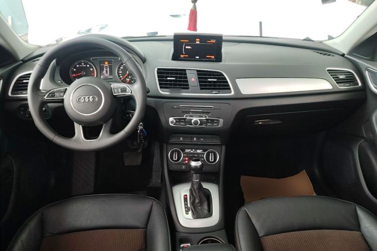 Used Audi Q3 2018 30th Anniversary Edition 30 TFSI Fashion Model Center Console