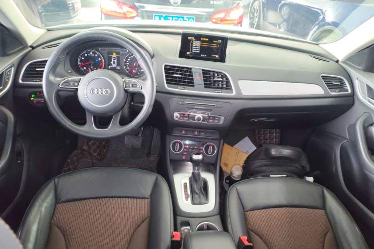 Used Audi Q3 2018 30th Anniversary Edition 35 TFSI Fashion Model Center Console