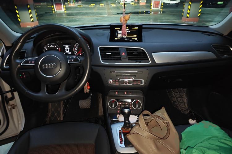 Used Audi Q3 2018 30 TFSI Fashion Edition Collector's Model Center Console