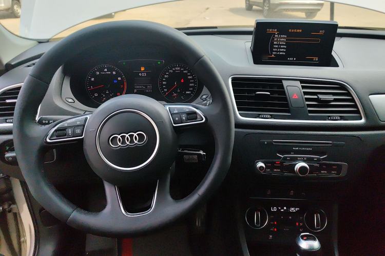 Used Audi Q3 2018 35 TFSI Fashion Edition Collector's Model Center Console
