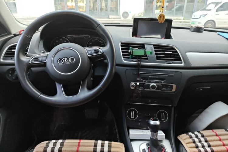 Used Audi Q3 2018 30th Anniversary Edition 30 TFSI Fashion Model Center Console