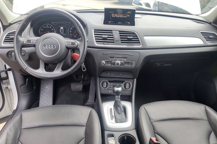 Used Audi Q3 2018 30th Anniversary Edition 35 TFSI Fashion Model Center Console