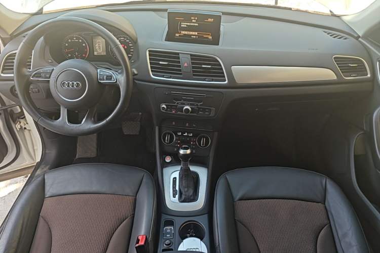 Used Audi Q3 2018 30th Anniversary Edition 30 TFSI Fashion Model Center Console
