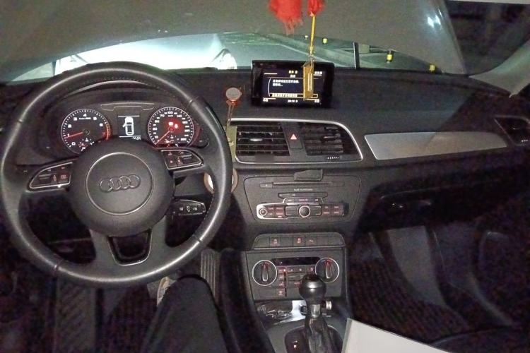 Used Audi Q3 2018 30th Anniversary Edition 30 TFSI Fashion Model Center Console