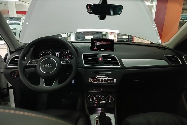 Used Audi Q3 2018 30th Anniversary Edition 35 TFSI Fashion Model Center Console
