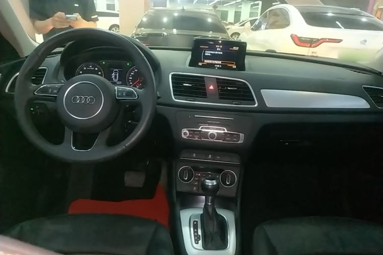 Used Audi Q3 2018 30th Anniversary Edition 30 TFSI Fashion Model Center Console