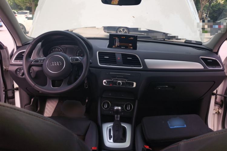 Used Audi Q3 2018 30 TFSI Fashion Edition Collector's Version Center Console