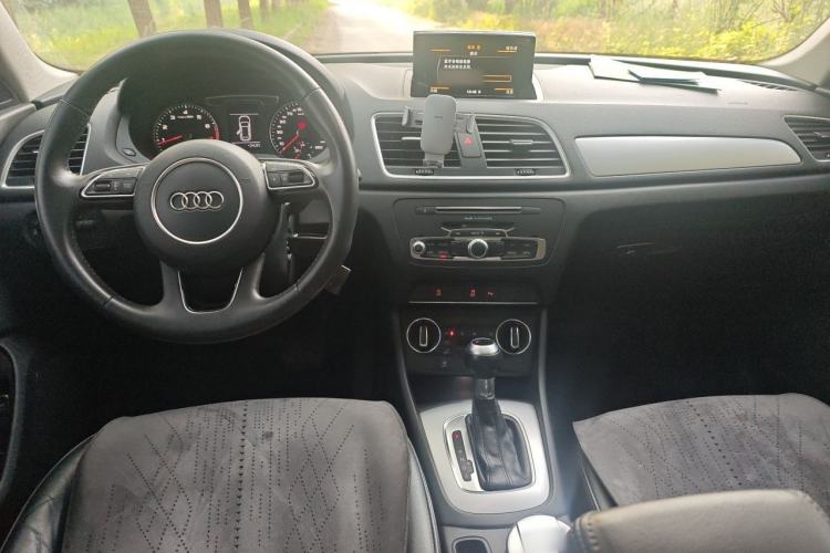 Used Audi Q3 2018 30th Anniversary Edition 30 TFSI Fashion Model Center Console