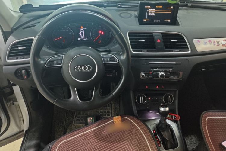 Used Audi Q3 2018 30th Anniversary Edition 35 TFSI Fashion Model Center Console