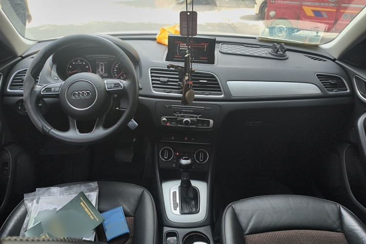 Used Audi Q3 2018 30th Anniversary Edition 30 TFSI Fashion Model Center Console