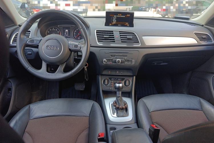 Used Audi Q3 2018 30th Anniversary Edition 30 TFSI Fashion Model Center Console