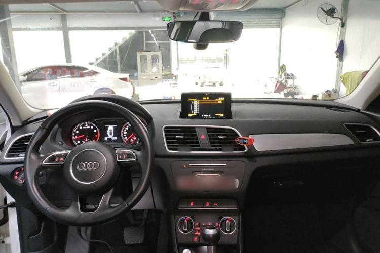 Used Audi Q3 2018 30th Anniversary Edition 30 TFSI Fashion Model Center Console