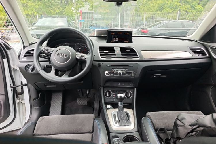 Used Audi Q3 2018 30th Anniversary Edition 35 TFSI Sport Model Center Console