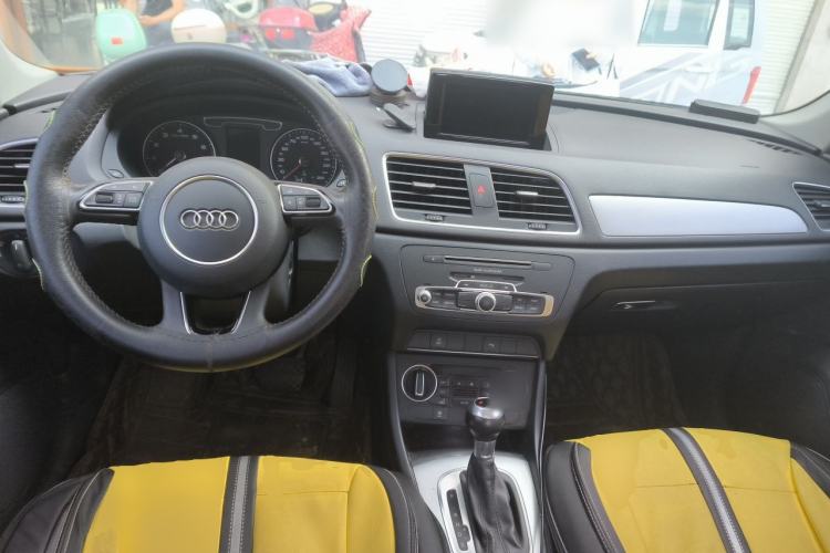 Used Audi Q3 2018 30th Anniversary Edition 30 TFSI Fashion Model Center Console