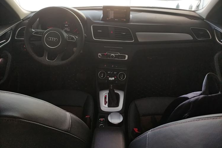 Used Audi Q3 2018 30th Anniversary Edition 30 TFSI Fashion Model Center Console