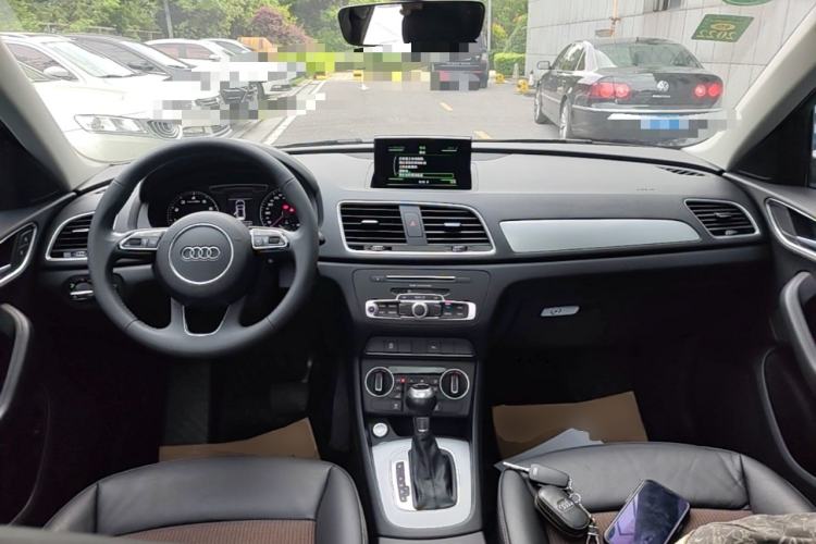 Used Audi Q3 2018 30th Anniversary Edition 35 TFSI Fashion Model Center Console