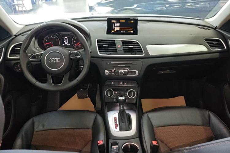 Used Audi Q3 2018 30th Anniversary Edition 30 TFSI Fashion Model Center Console