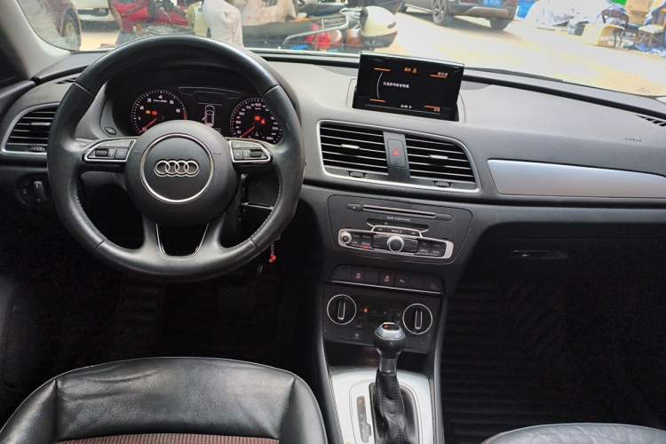 Used Audi Q3 2018 30 TFSI Fashion Edition Collector's Version Center Console