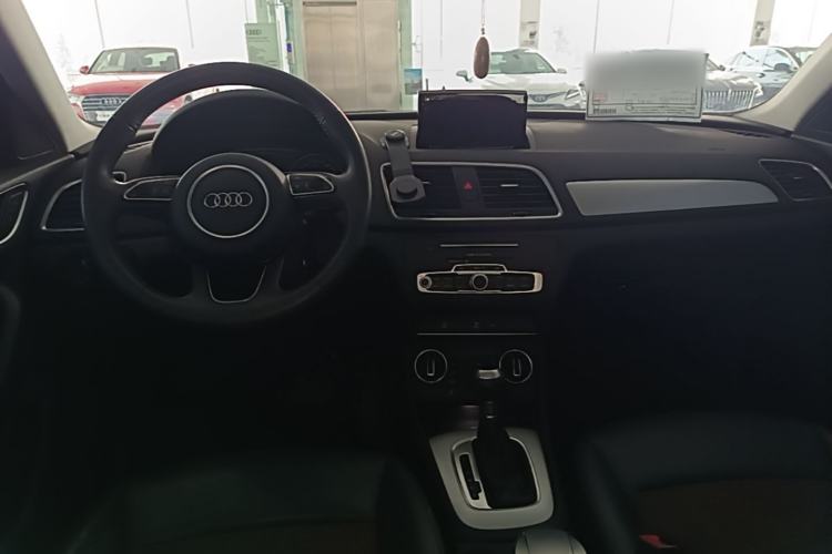 Used Audi Q3 2018 30th Anniversary Edition 30 TFSI Fashion Model Center Console