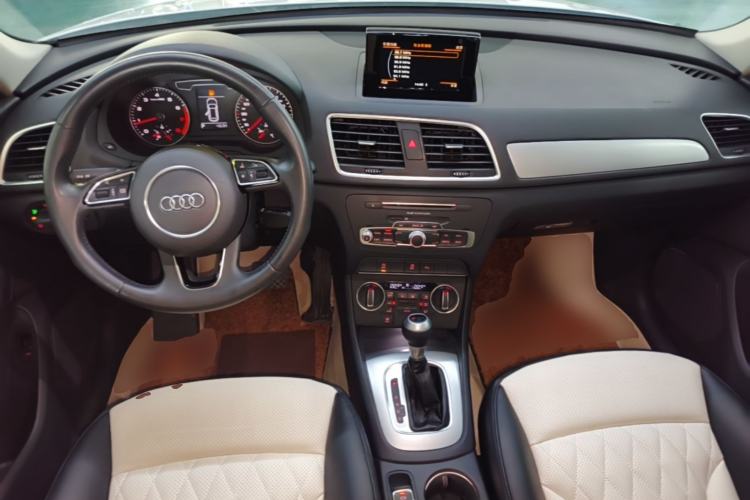 Used Audi Q3 2018 30th Anniversary Edition 30 TFSI Fashion Model Center Console