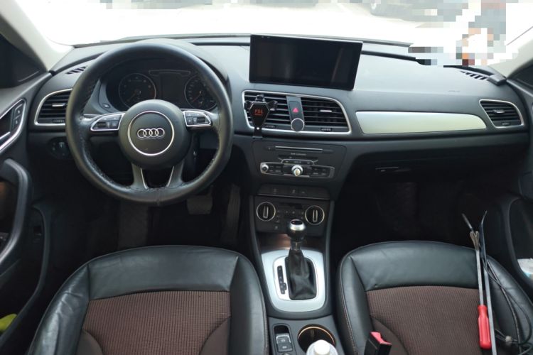 Used Audi Q3 2018 30th Anniversary Edition 35 TFSI Fashion Model Center Console