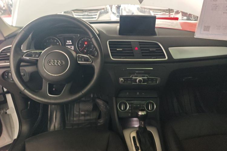 Used Audi Q3 2018 30th Anniversary Edition 30 TFSI Fashion Model Center Console