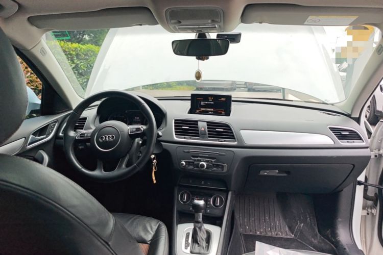Used Audi Q3 2018 30th Anniversary Edition 30 TFSI Fashion Model Center Console