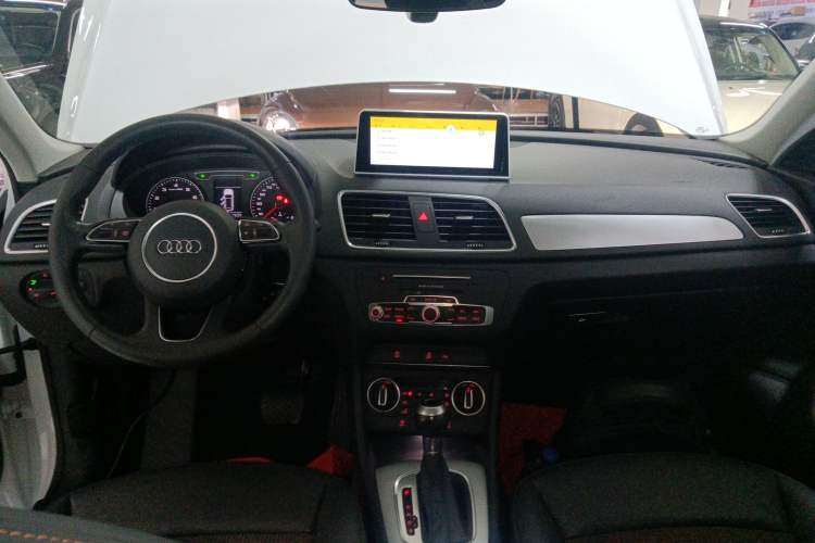Used Audi Q3 2018 30th Anniversary Edition 35 TFSI Fashion Model Center Console