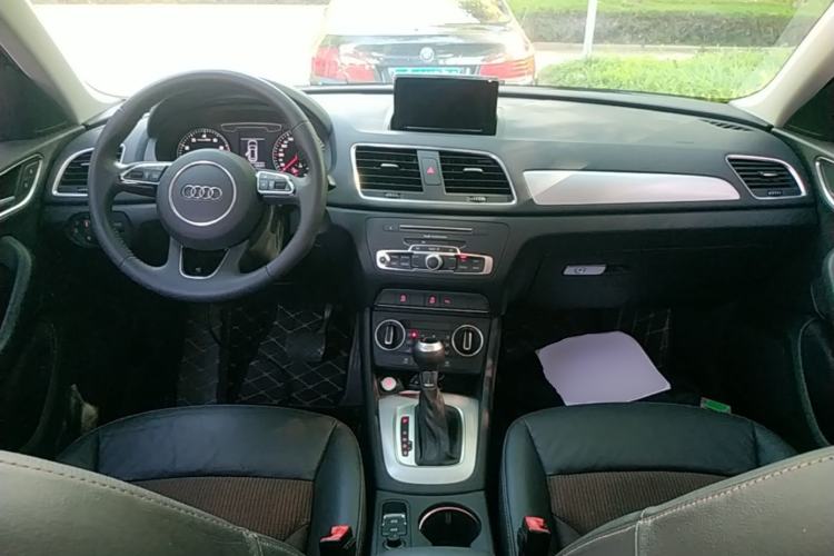 Used Audi Q3 2018 30th Anniversary Edition 35 TFSI Fashion Model Center Console