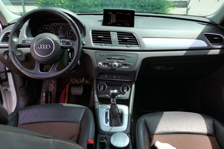 Used Audi Q3 2018 30th Anniversary Edition 30 TFSI Fashion Model Center Console