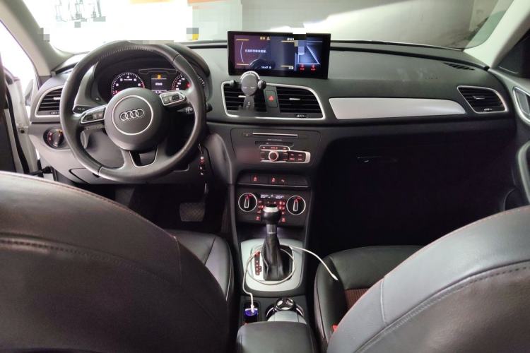 Used Audi Q3 2018 30 TFSI Fashion Edition Collector's Version Center Console