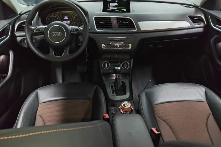 Used Audi Q3 2018 30th Anniversary Edition 30 TFSI Fashion Model Center Console