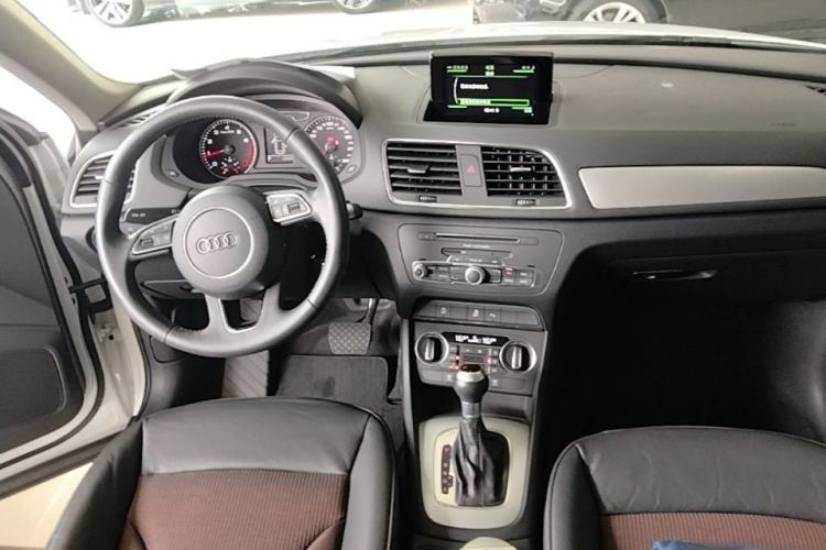 Used Audi Q3 2018 30th Anniversary Edition 30 TFSI Fashion Model Center Console