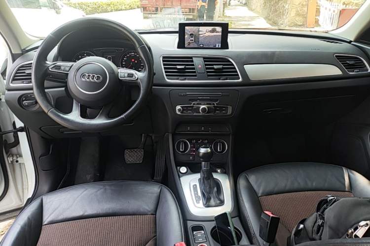 Used Audi Q3 2018 30th Anniversary Edition 30 TFSI Fashion Model Center Console