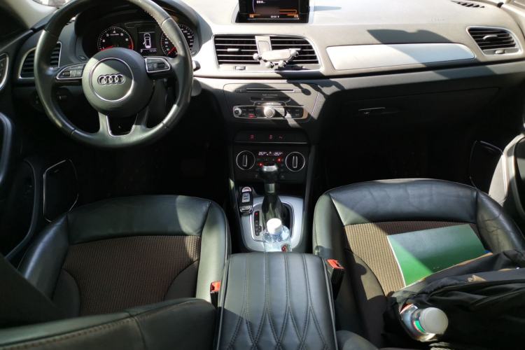 Used Audi Q3 2018 30th Anniversary Edition 35 TFSI Fashion Model Center Console