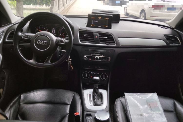 Used Audi Q3 2018 30th Anniversary Edition 30 TFSI Fashion Model Center Console