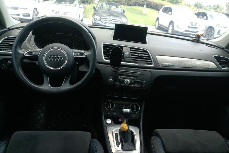 Used Audi Q3 2018 30th Anniversary Edition 40 TFSI quattro all-wheel-drive sport model Center Console