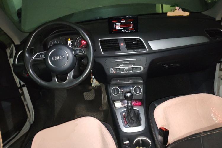Used Audi Q3 2018 30th Anniversary Edition 30 TFSI Fashion Model Center Console